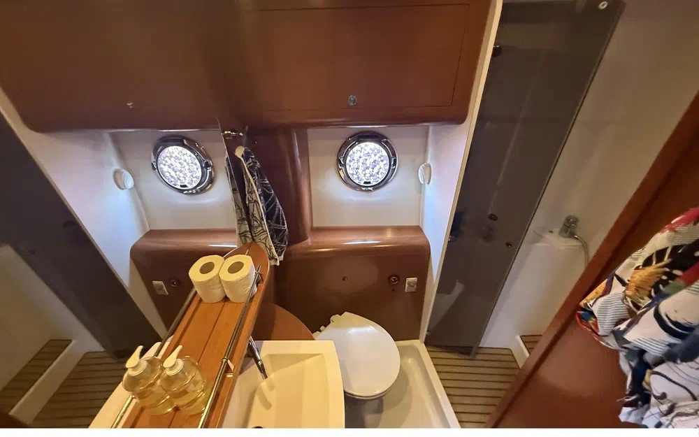 slider 13 Beneteau Monte Carlo 42