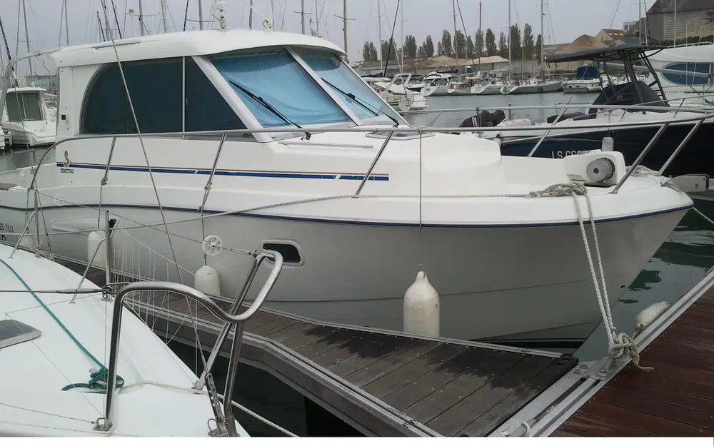slider 1 Beneteau Antares 7