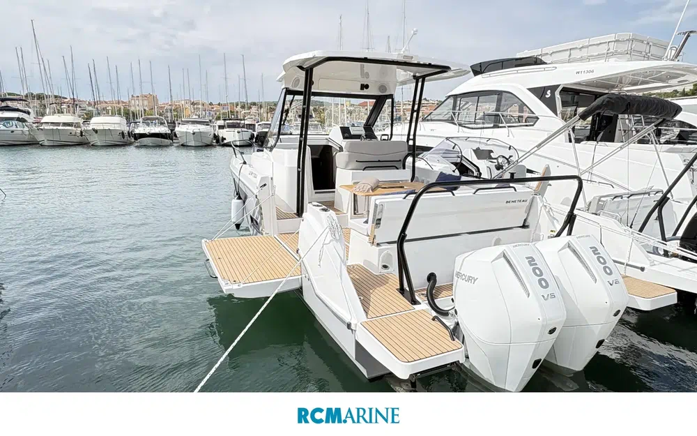 slider 4 Beneteau Flyer 9 Sundeck