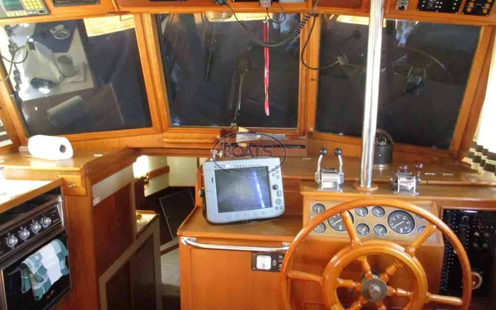 slider 10 Grand Banks 42 Classic