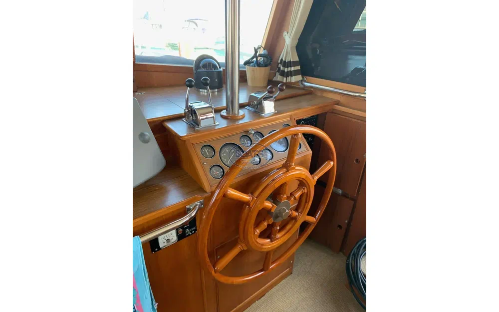 slider 8 Grand Banks 42 Classic