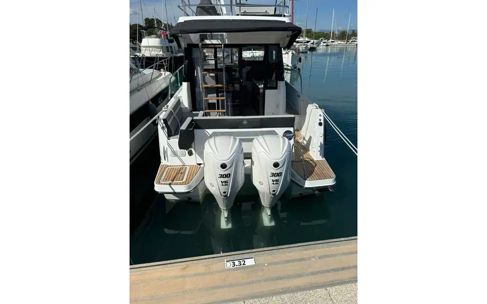 slider 2 Jeanneau Merry Fisher 1095 Fly