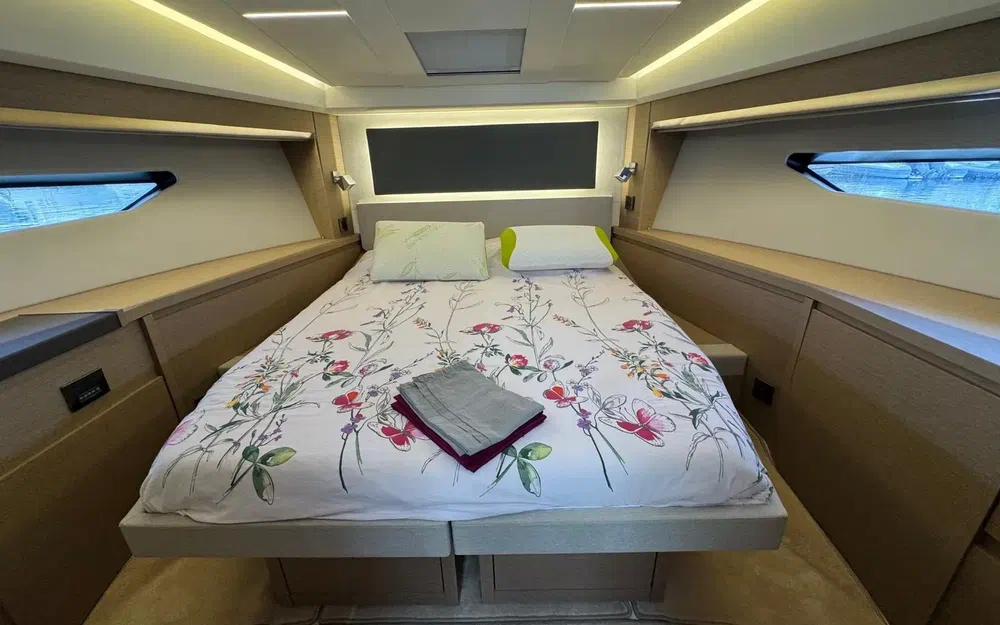 slider 12 Prestige Yachts 520 Fly
