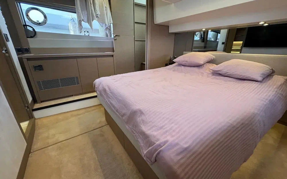 slider 13 Prestige Yachts 520 Fly