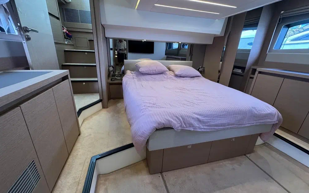 slider 14 Prestige Yachts 520 Fly