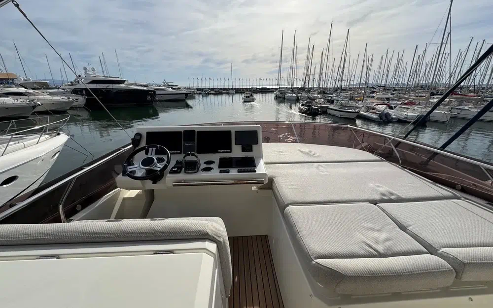 slider 20 Prestige Yachts 520 Fly