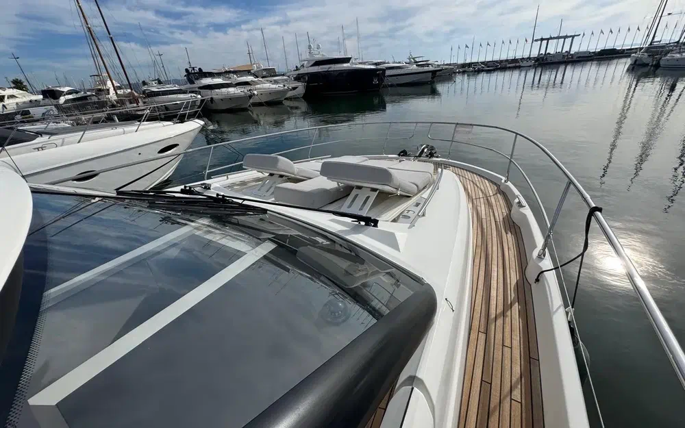 slider 23 Prestige Yachts 520 Fly