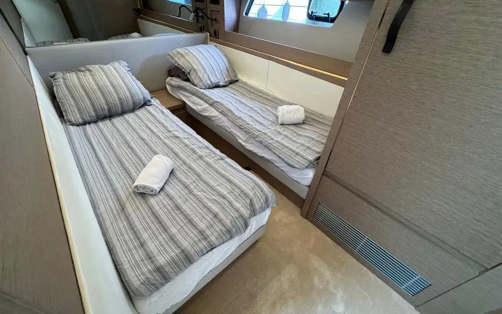 slider 26 Prestige Yachts 520 Fly