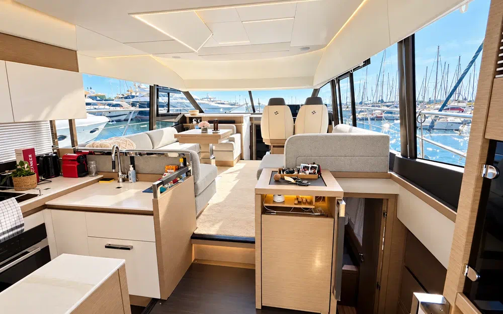 slider 7 Prestige Yachts 520 Fly
