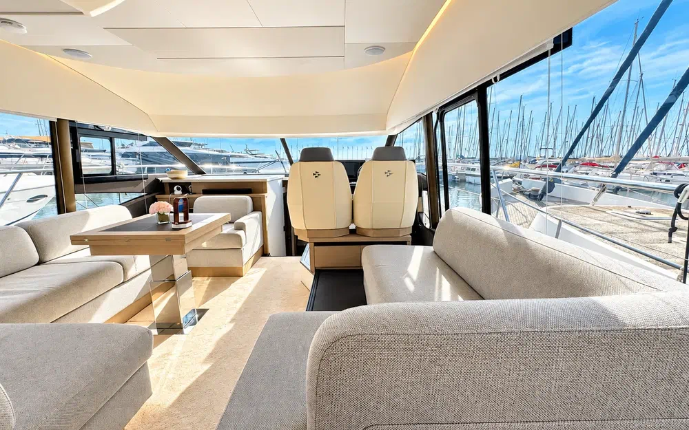 slider 8 Prestige Yachts 520 Fly