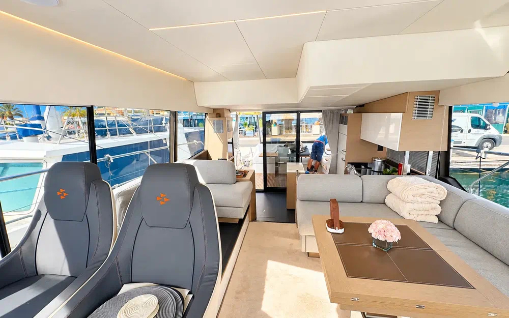 slider 11 Prestige Yachts 520 Fly