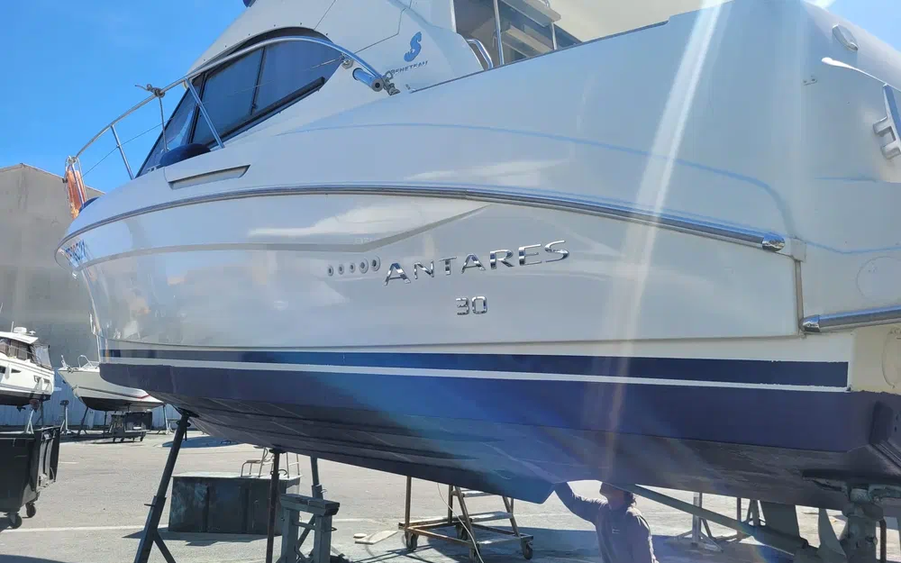 slider 3 Beneteau Antares 30