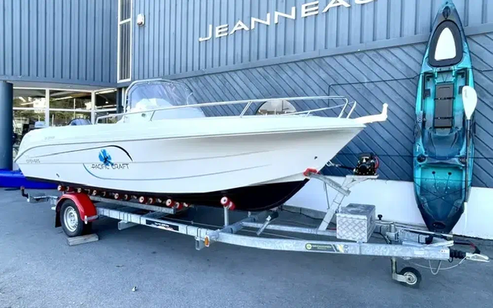 slider 1 Pacific Craft 625 Open