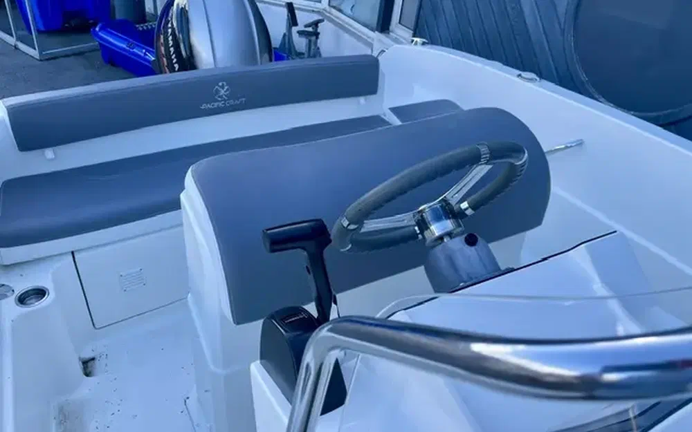 slider 7 Pacific Craft 625 Open