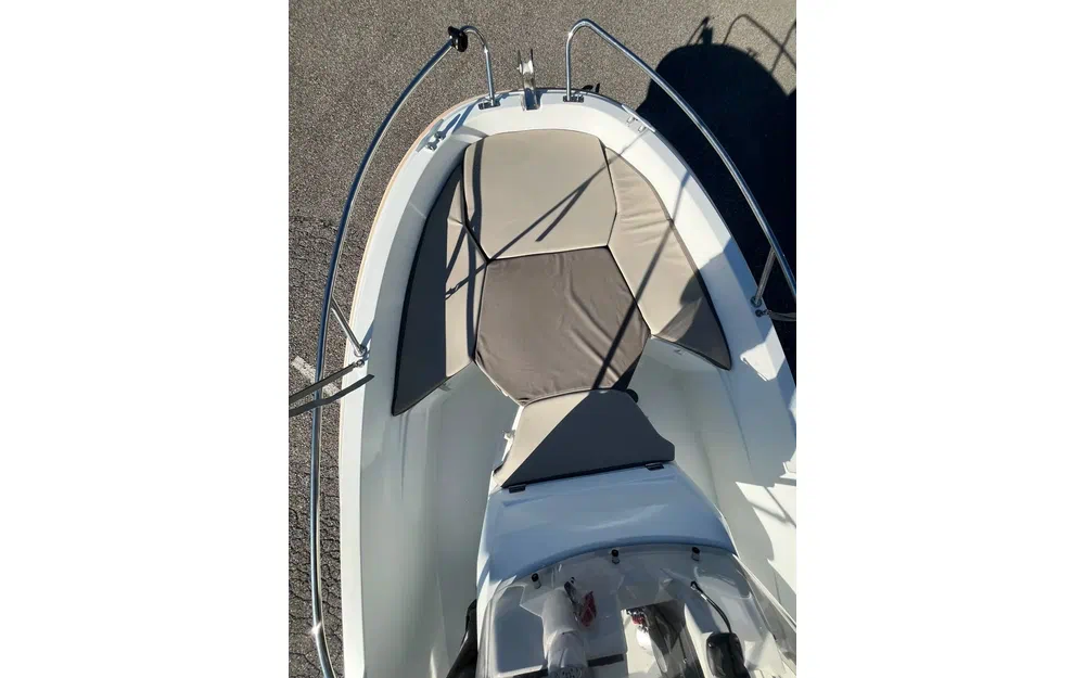 slider 9 Jeanneau Cap Camarat 4.7 CC Cap Camarat 4.7 Style