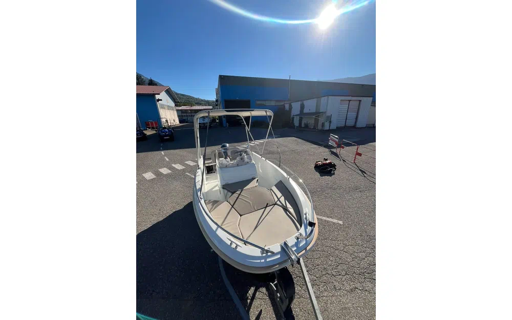 slider 5 Jeanneau Cap Camarat 4.7 CC Cap Camarat 4.7 Style