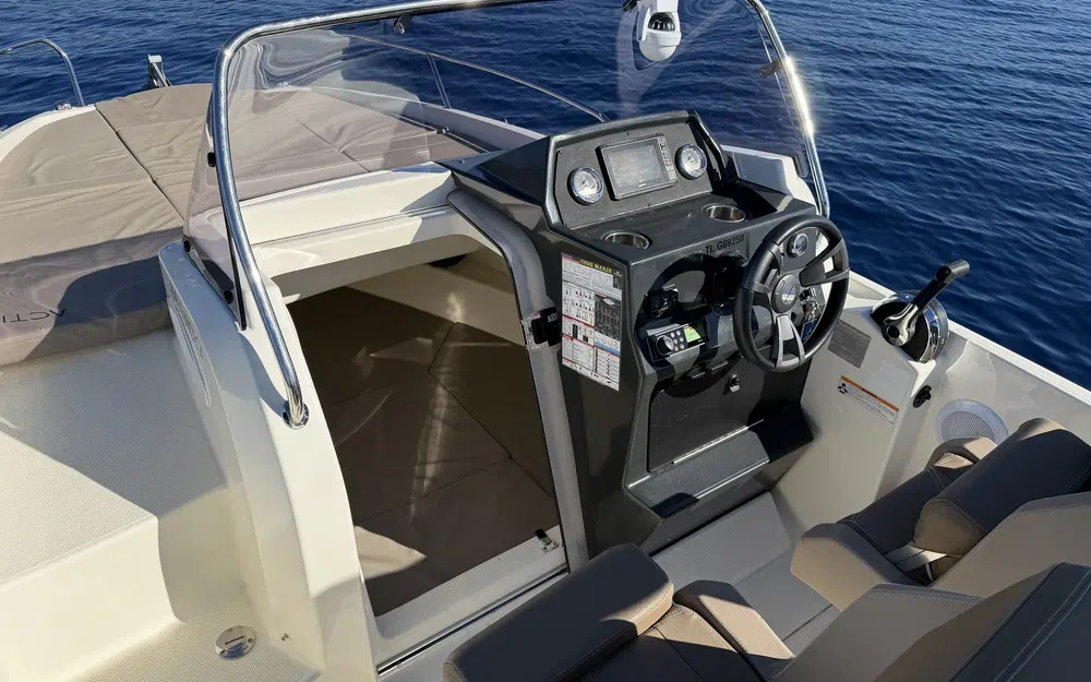 slider 8 Quicksilver Activ 605 Sundeck