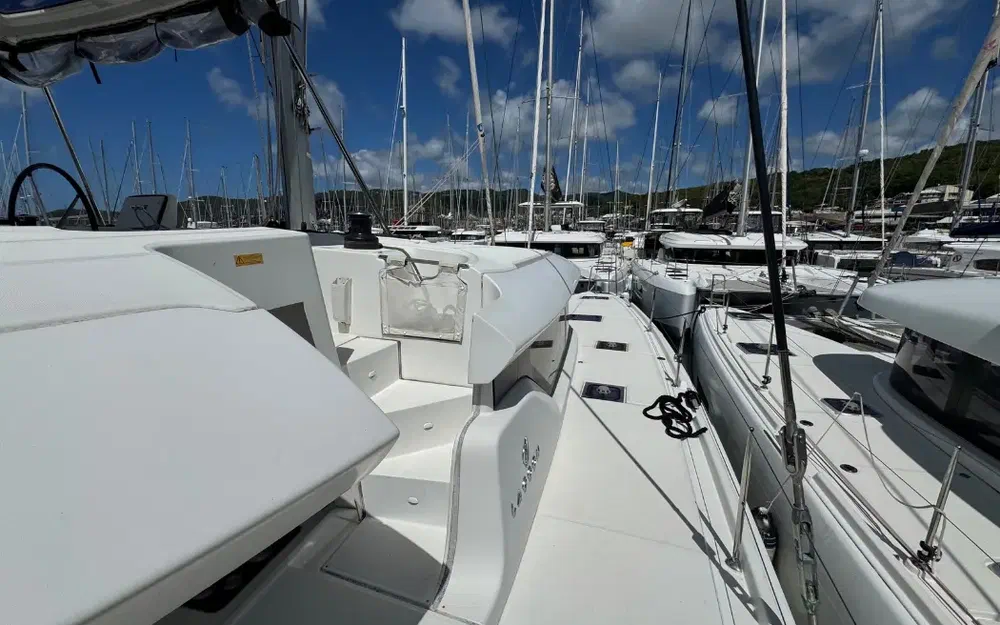 slider 11 Lagoon 46