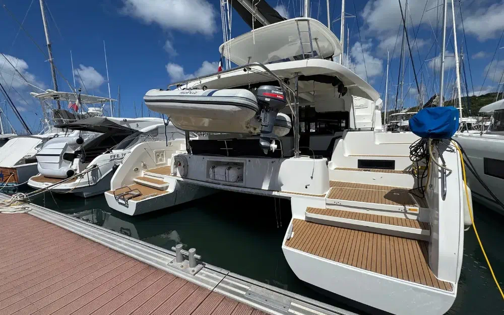 slider 1 Lagoon 46