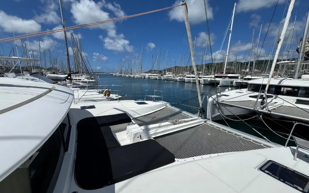 slider 21 Lagoon 46
