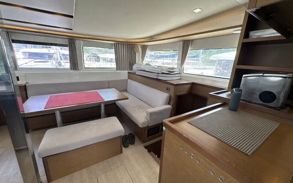 slider 32 Lagoon 46