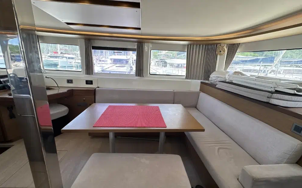 slider 33 Lagoon 46