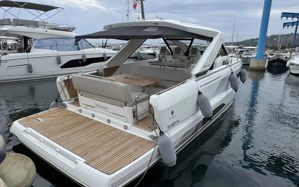 slider 1 Jeanneau DB 37