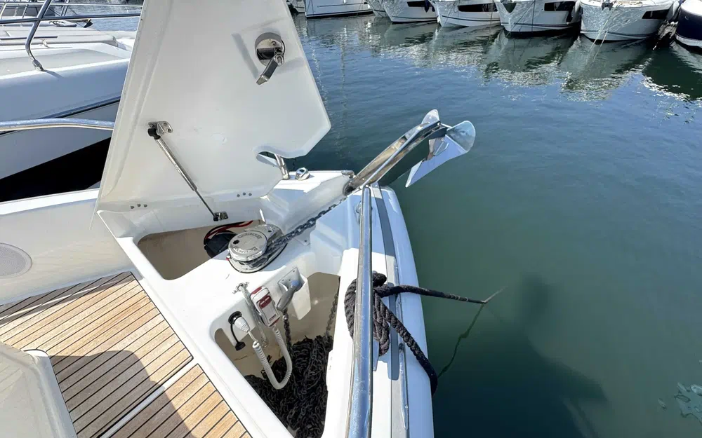 slider 8 Jeanneau DB 37