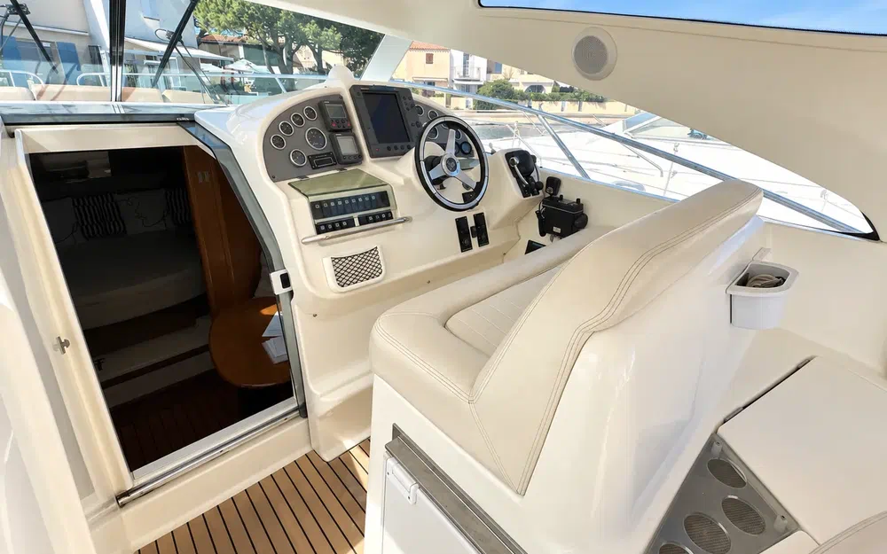 slider 7 Jeanneau Prestige 34 Hard Top
