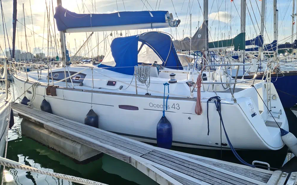 slider 0 Beneteau Oceanis 43
