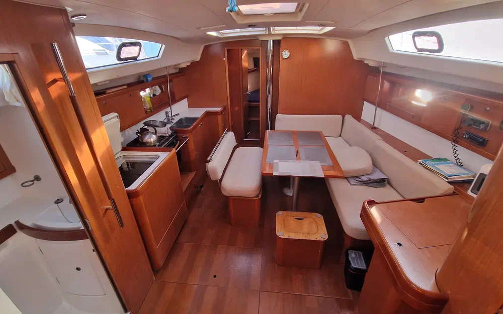 slider 3 Beneteau Oceanis 43