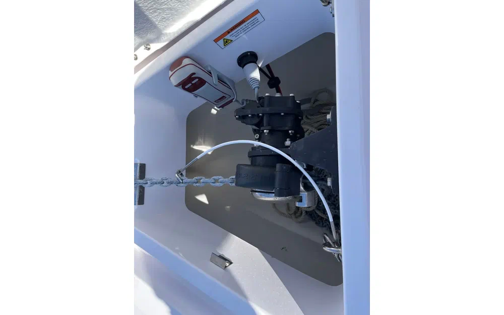 slider 9 Axopar 28 Cabin