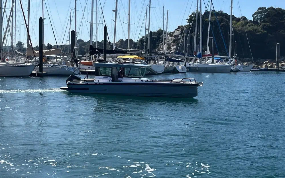 slider 15 Axopar 28 Cabin