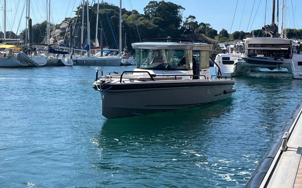 slider 16 Axopar 28 Cabin