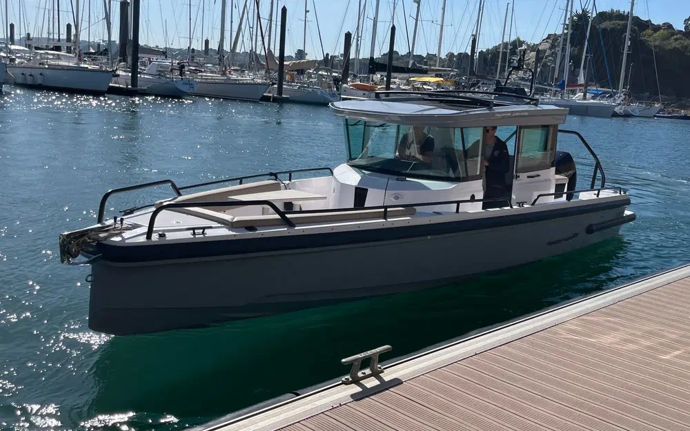 slider 17 Axopar 28 Cabin