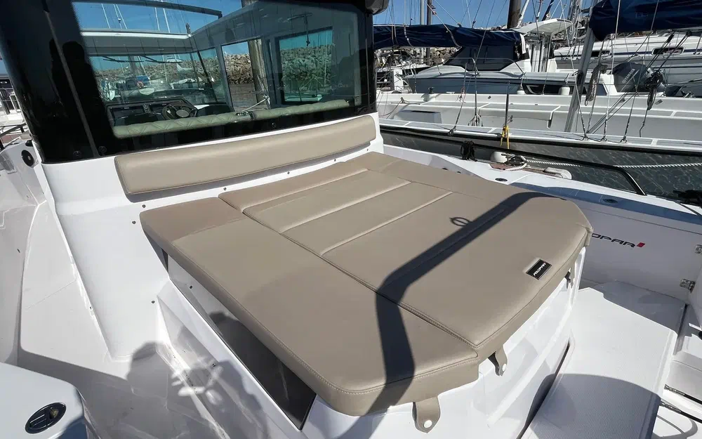 slider 8 Axopar 28 Cabin