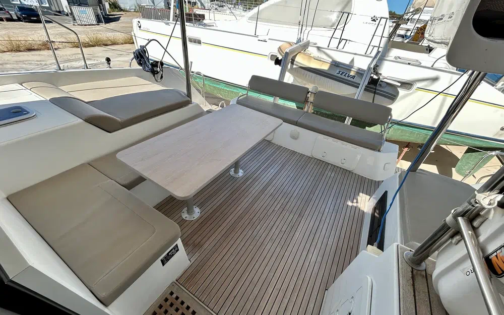 slider 10 Aventura Catamarans A34
