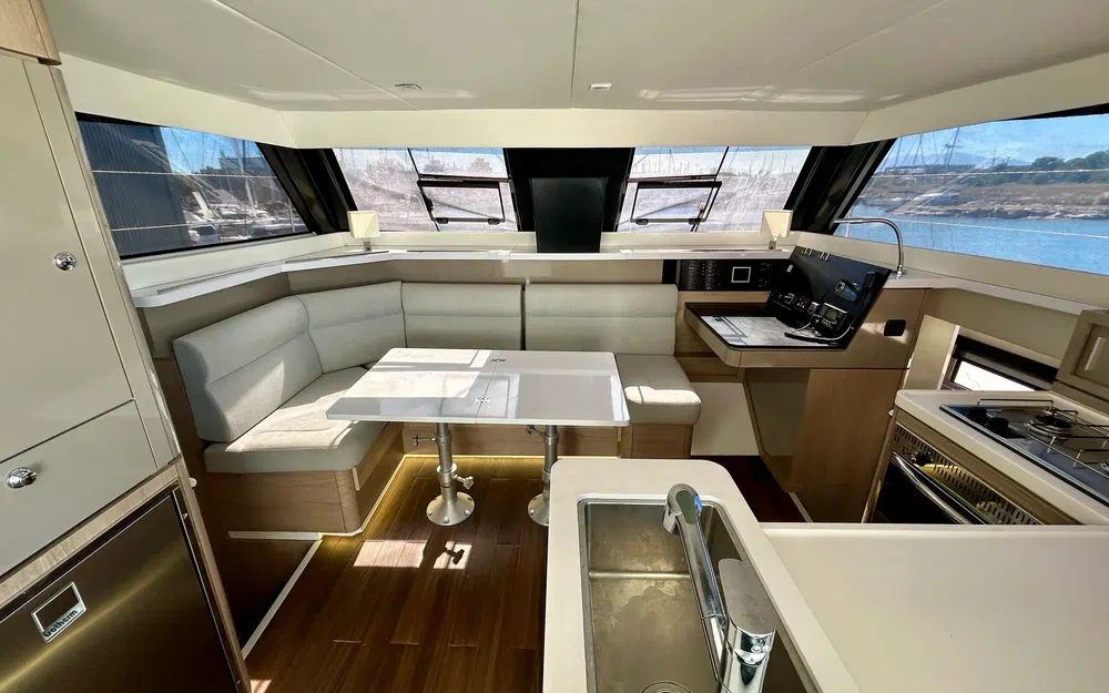 slider 1 Aventura Catamarans A34