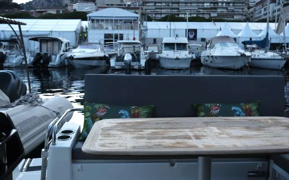 slider 9 Beneteau Antares Serie 9