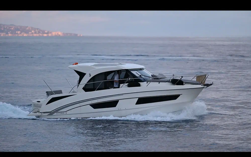 slider 1 Beneteau Antares Serie 9