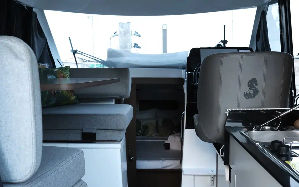 slider 6 Beneteau Antares Serie 9
