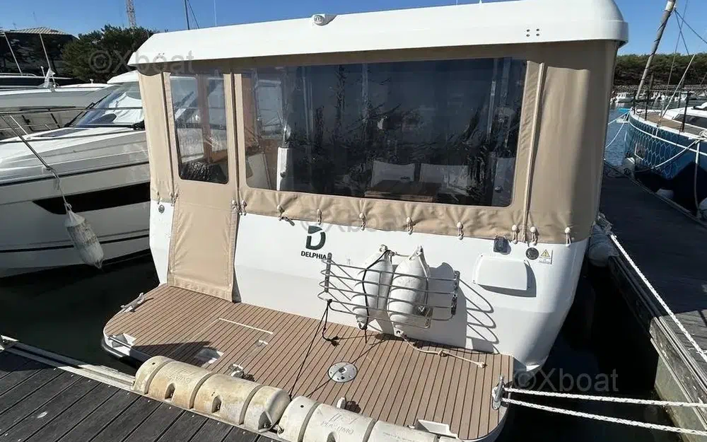 slider 9 Delphia 12 Sedan