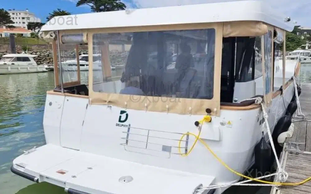 slider 3 Delphia 12 Sedan