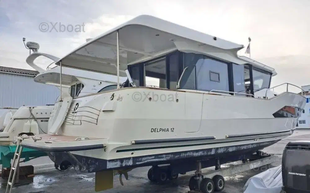slider 4 Delphia 12 Sedan