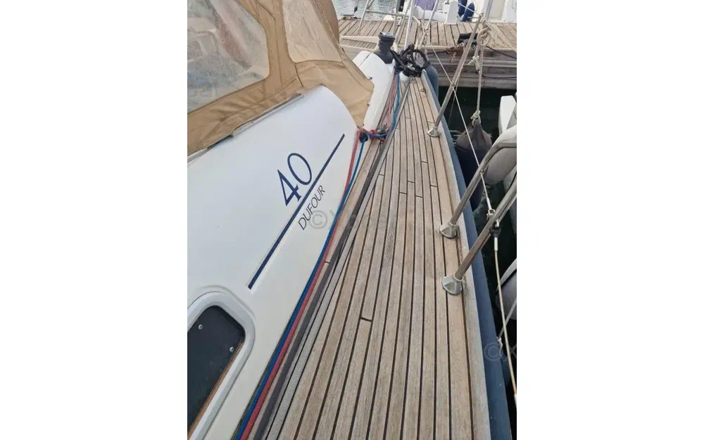 slider 6 Dufour 40 PERFORMANCE