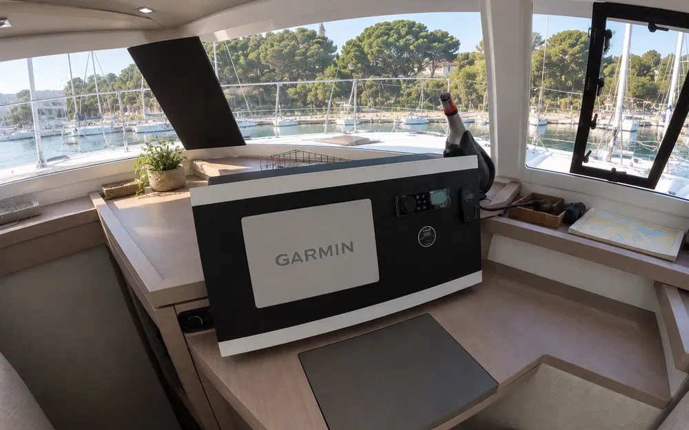 slider 9 Fountaine Pajot Astrea 42