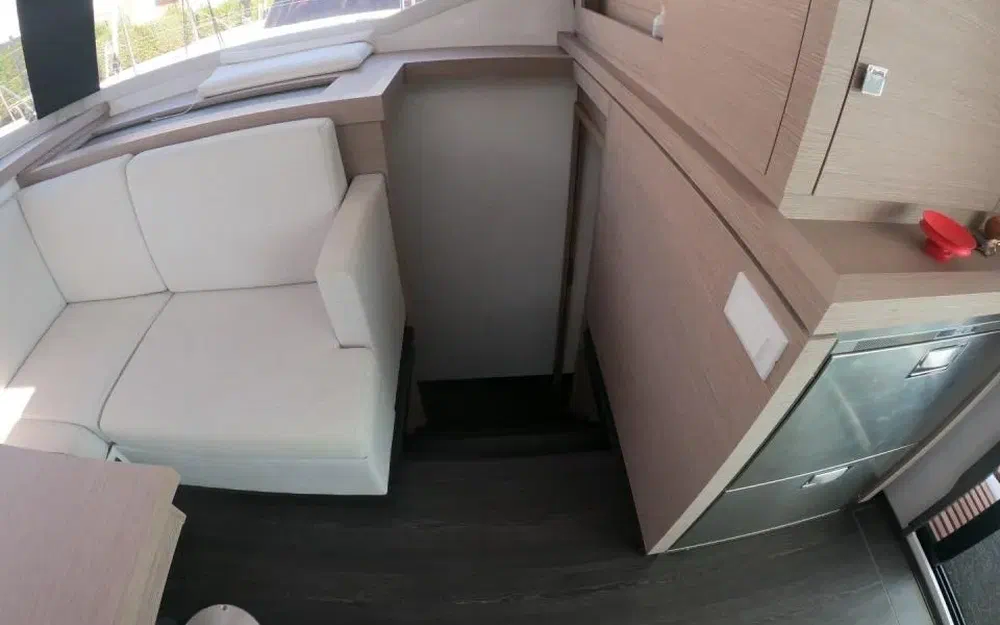 slider 10 Fountaine Pajot Astrea 42