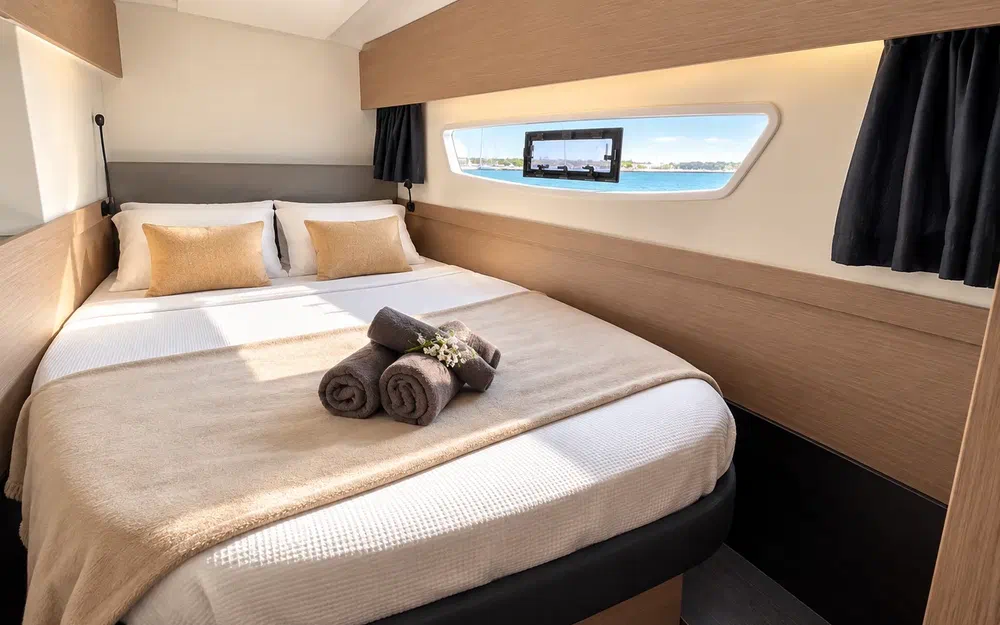 slider 11 Fountaine Pajot Astrea 42