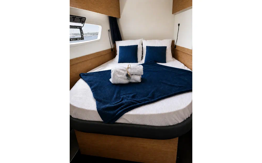 slider 12 Fountaine Pajot Astrea 42