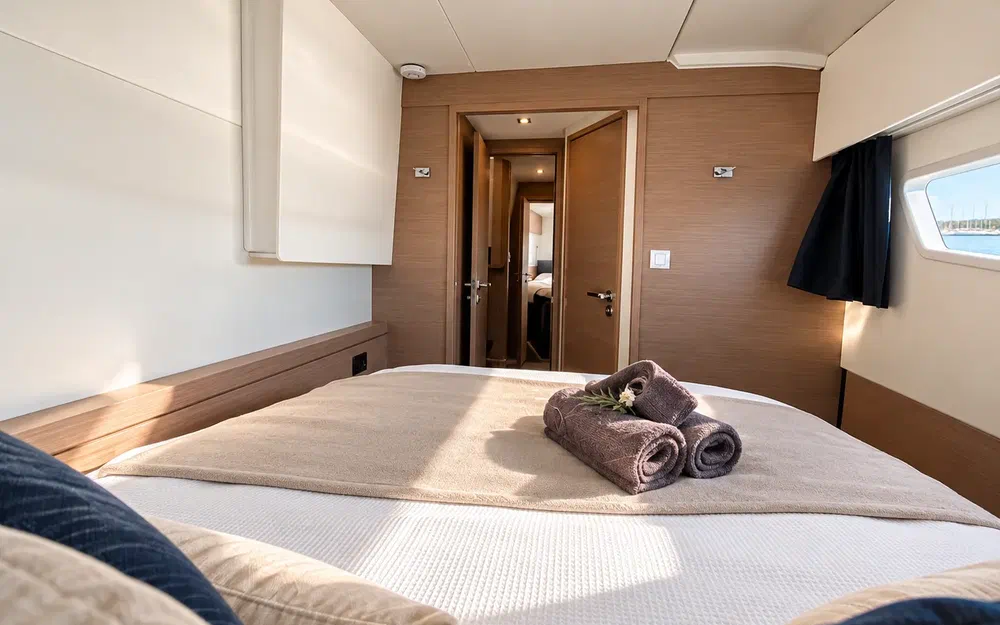 slider 13 Fountaine Pajot Astrea 42
